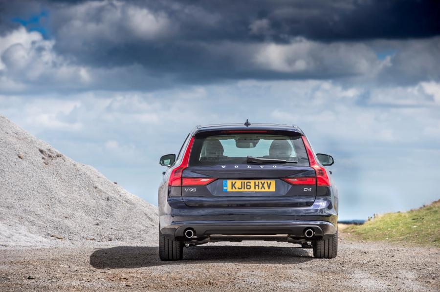  Volvo V90 D4 Momentum 2016 года  (UK) (фото 14 из 21)